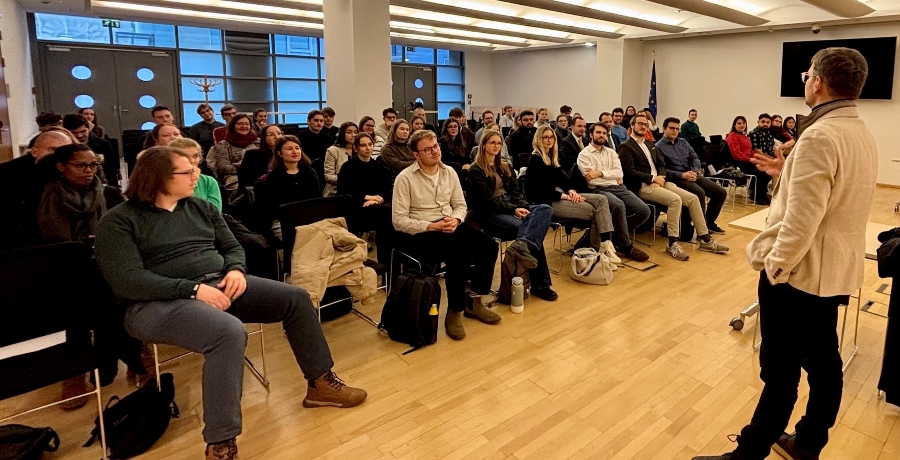 Studierende besuchen eine mündliche Verhandlung beim Bundesfinanzgericht