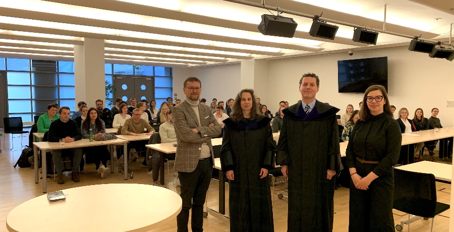 Studierende besuchen eine mündliche Senatsverhandlung 2023-04