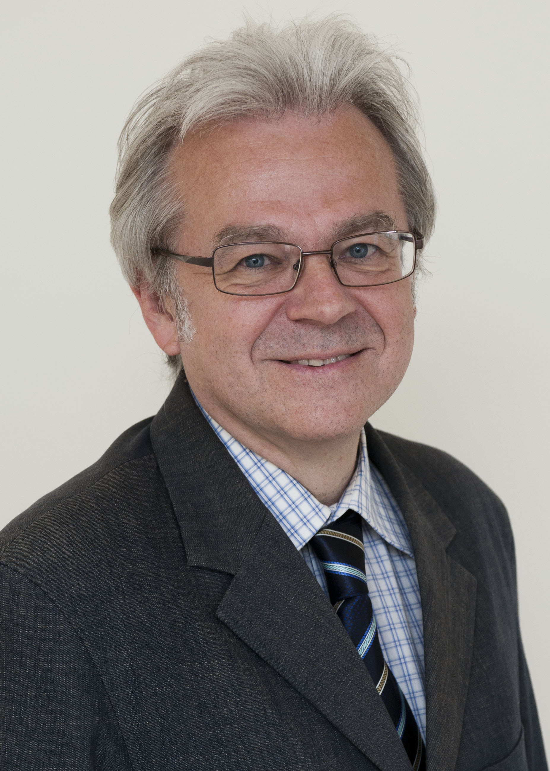 Dr. Christian Lenneis